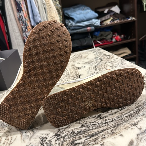 Nike Waffle Trainers with Bees 🐝 - Picture 4 of 4